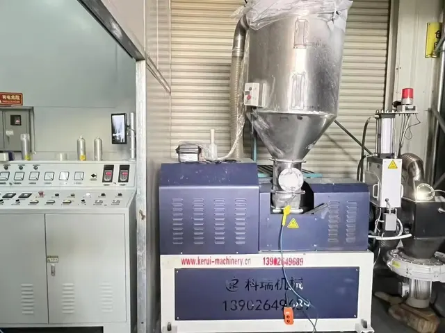 Carton packing of self-adhesive film rolls for export